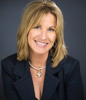 Cindy Headshot